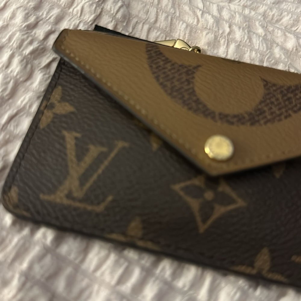Louie Vuitton Monogram Reverse Card Holder - Picture 8 of 8